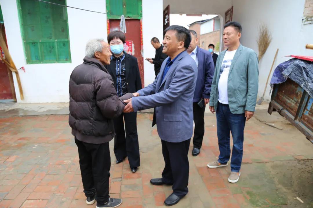 5eb6b30742a68.jpg 5eb6b30742a68.jpg